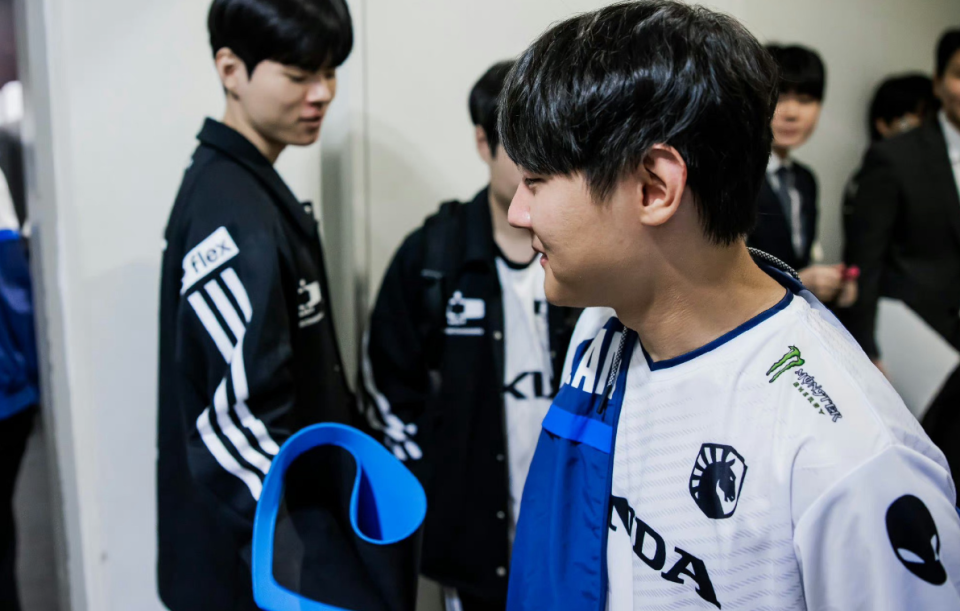 G2轻取BLG，CoreJJ开启传奇时刻宿敌对决成都决赛之夜，点燃全场激情