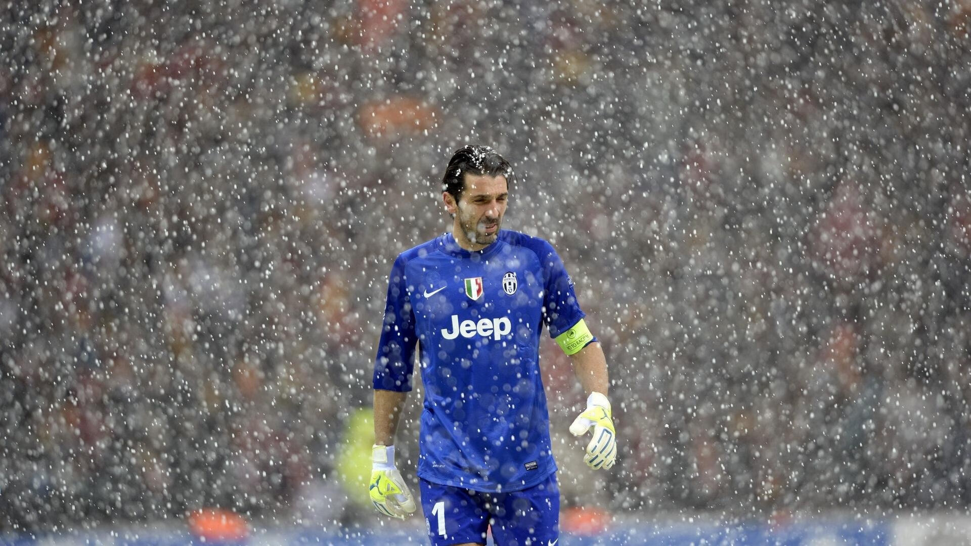 当F1在巴林烧胎起跑，塞维利亚已在皮斯胡安点球晋级，速度的两种叙事