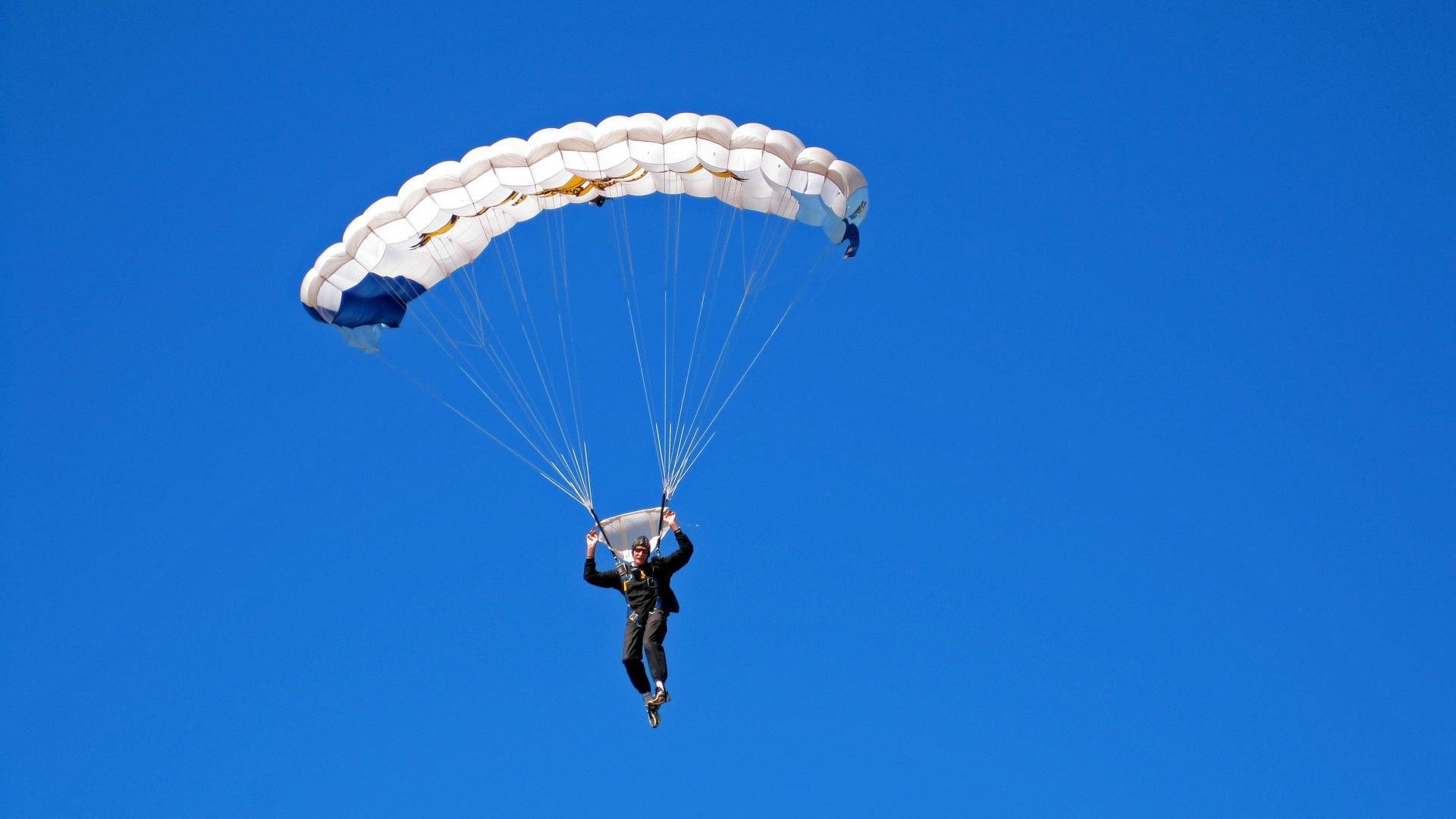 街巷硝烟定乾坤,澳大利亚绝杀波兰,F1街道赛上演终局心跳